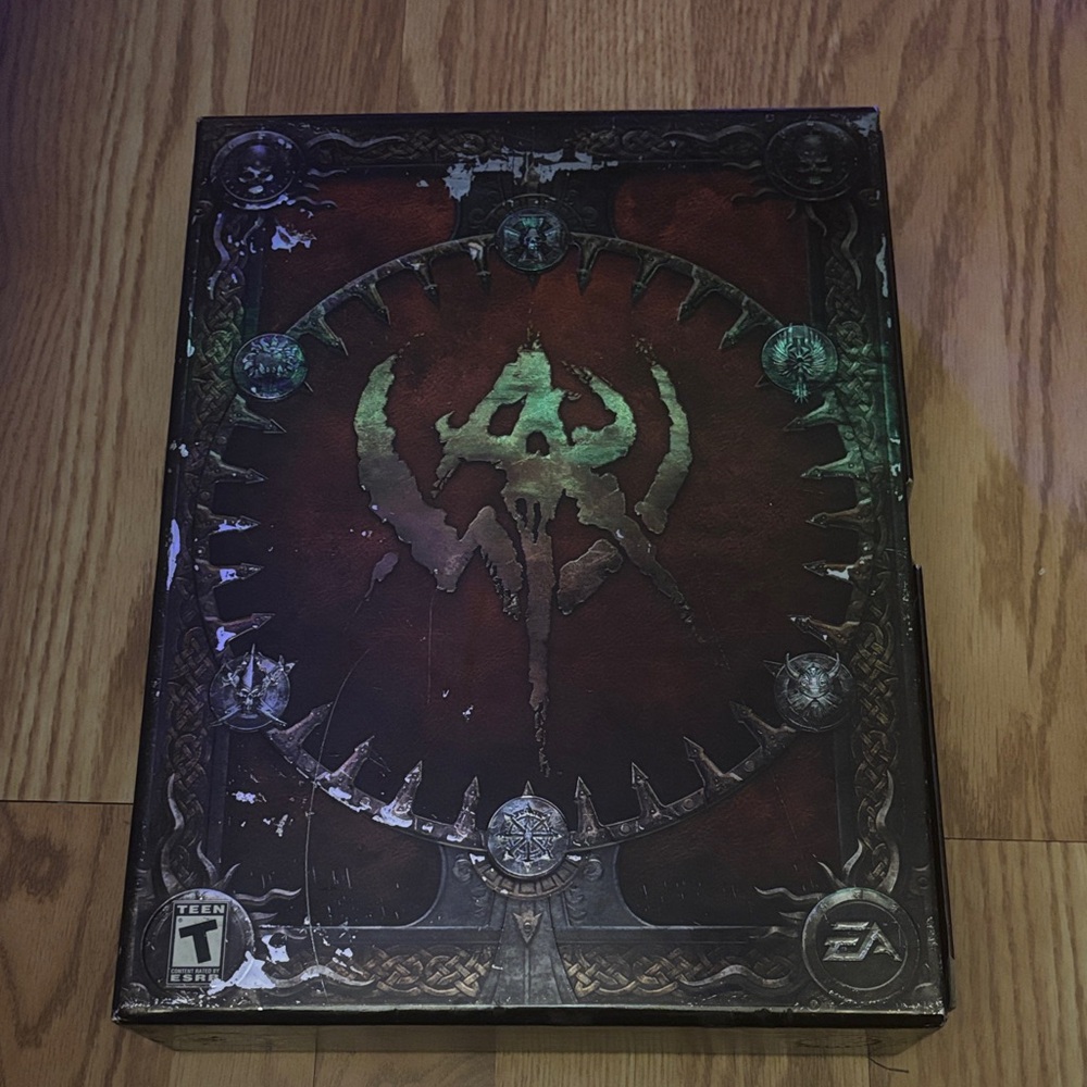 Warhammer online, age of reckoning collectors edition.